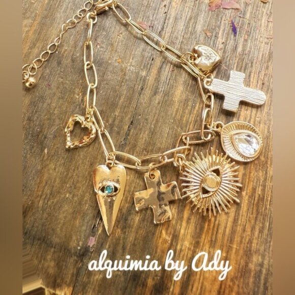 Charms adorned gold bracelet - Picture 1 of 1